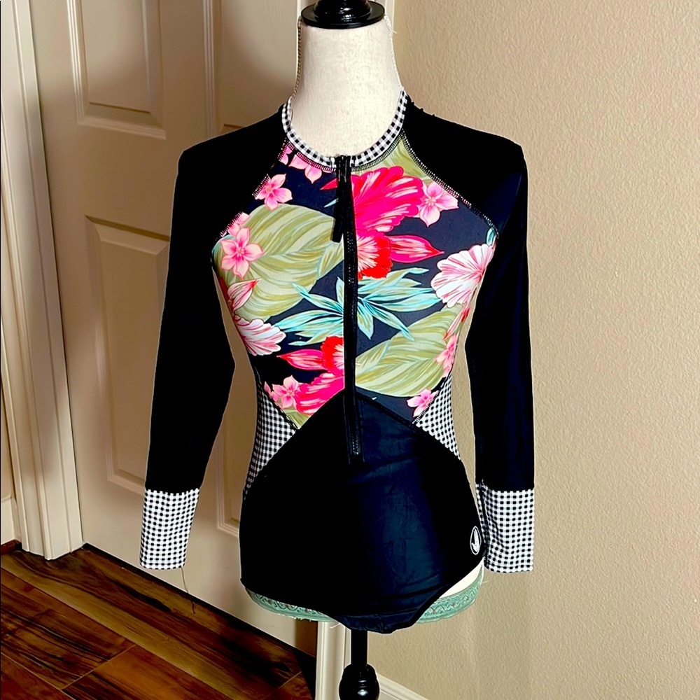 Body Glove Floral Long Sleeve Rash Guard Small